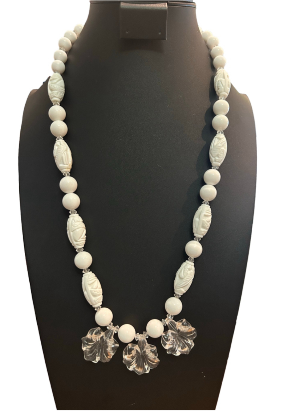 Women's vintage White Carved lucite Bead and Clear Flower Statement Necklace 26”